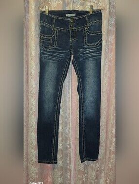 No Boundaries Women's Dark Wash Skinny Jeans - Dark Blue